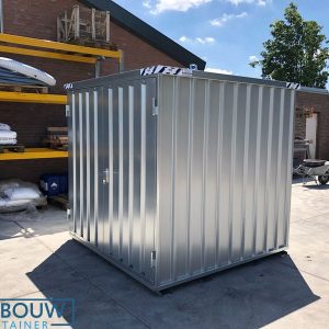 2 x 2 container in een loods