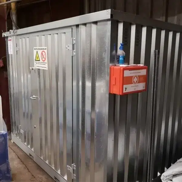 Chemische unit in een loods