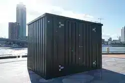 3 bij 2 meter container in het zwart