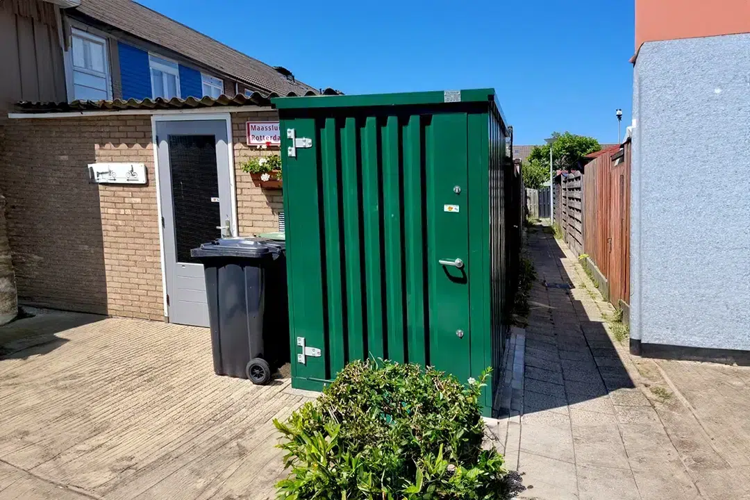 Groene tuincontainer als schuur