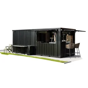 Buitenbarcontainer met een open luifel