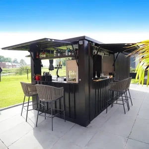 Barcontainer met 3 luifels geplaatst op een terras