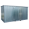 Een grijze opslagcontainer met enkele deur aan de lange zijde zonder achtergrond